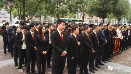 房產(chǎn)中介亂象 九成無證上崗，購(gòu)房者需擦亮眼睛